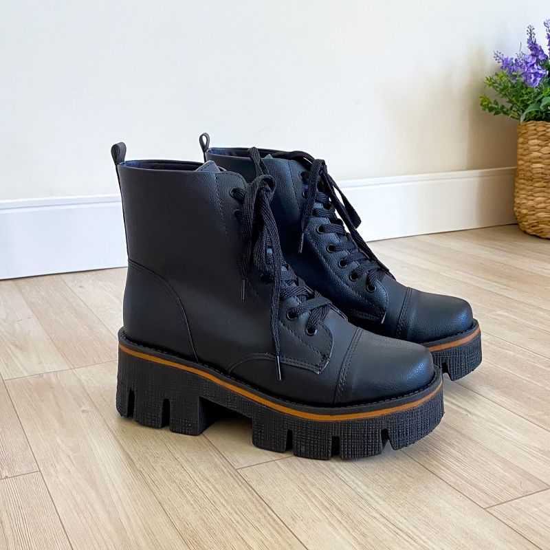 Coturno Feminino Tratorado Bota Blogueira com Bolsinha | Bota Feminina Lv  Botas Nunca Usado 77441101 | enjoei