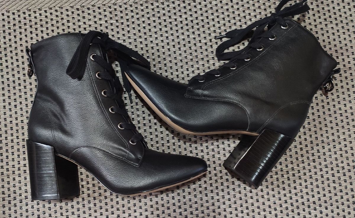 morena rosa botas