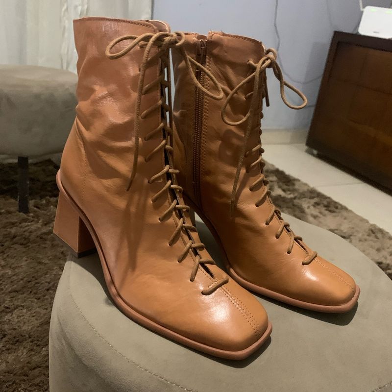 Bota Coturno Nude Couro,Semi Nova Tamanho 36 da Renner Satinato