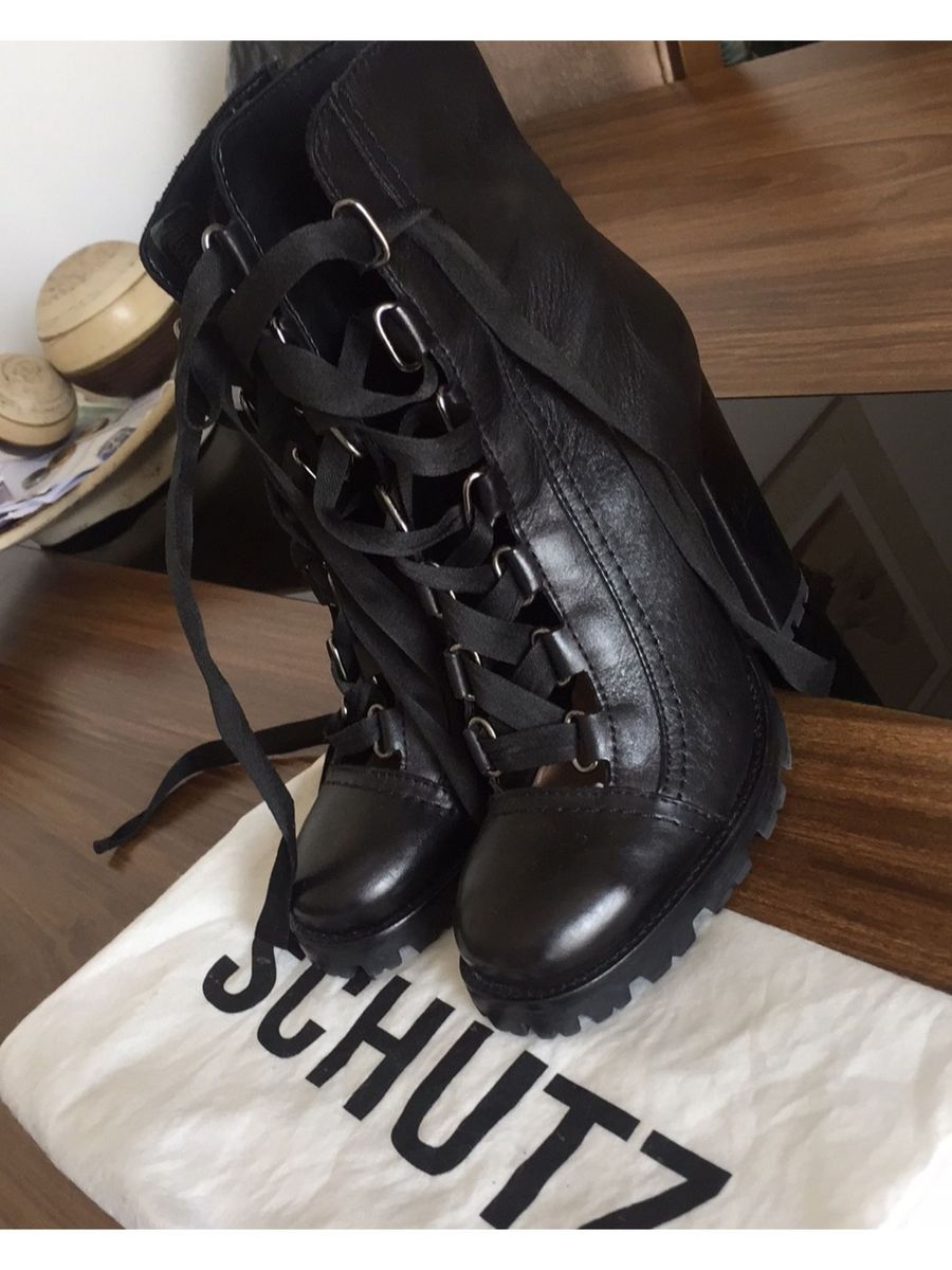 bota coturno feminina schutz