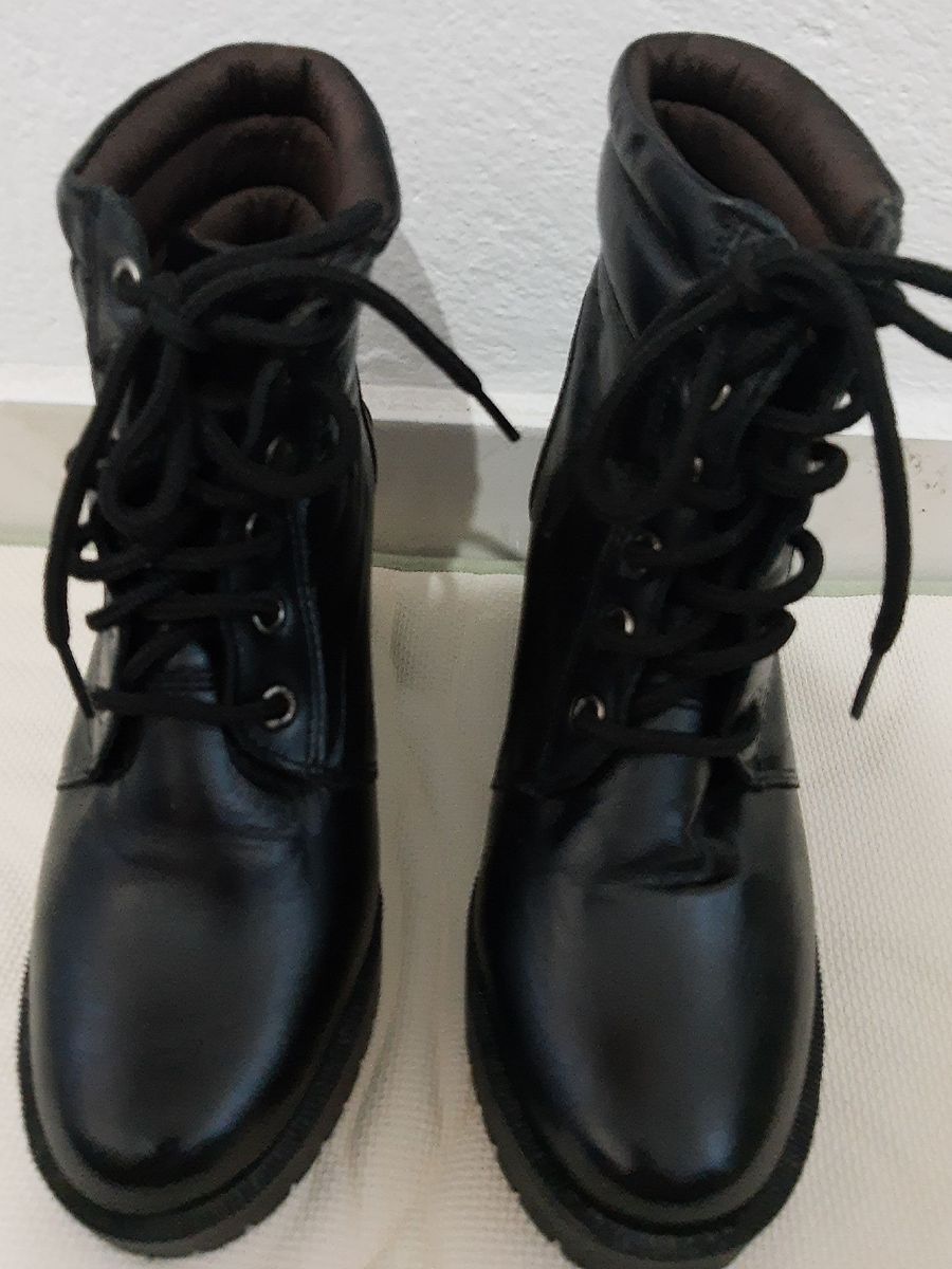 bota vizzano cano curto tiras e fivela