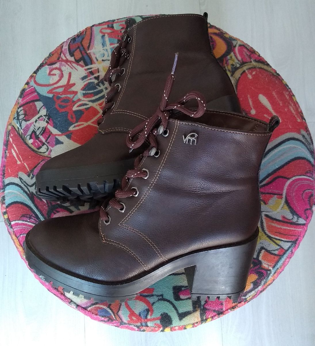 coturno via marte marrom