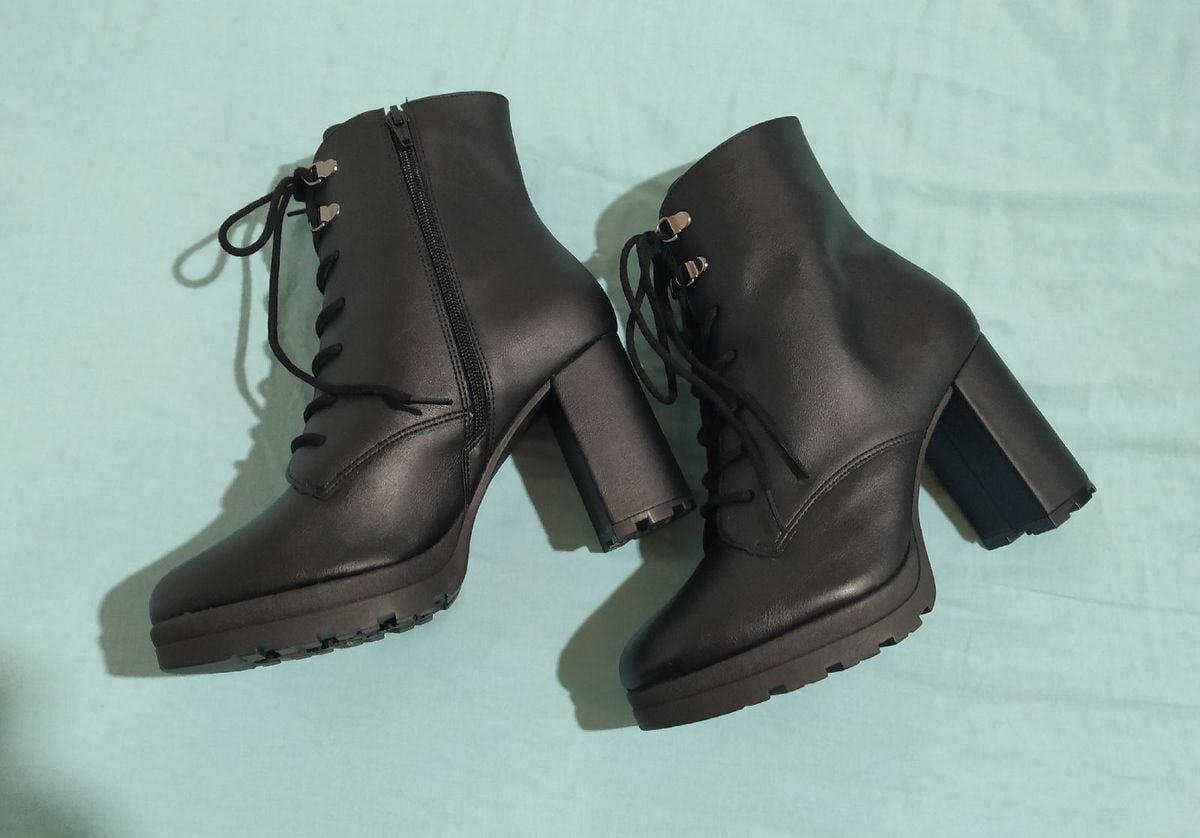 bota coturno satinato