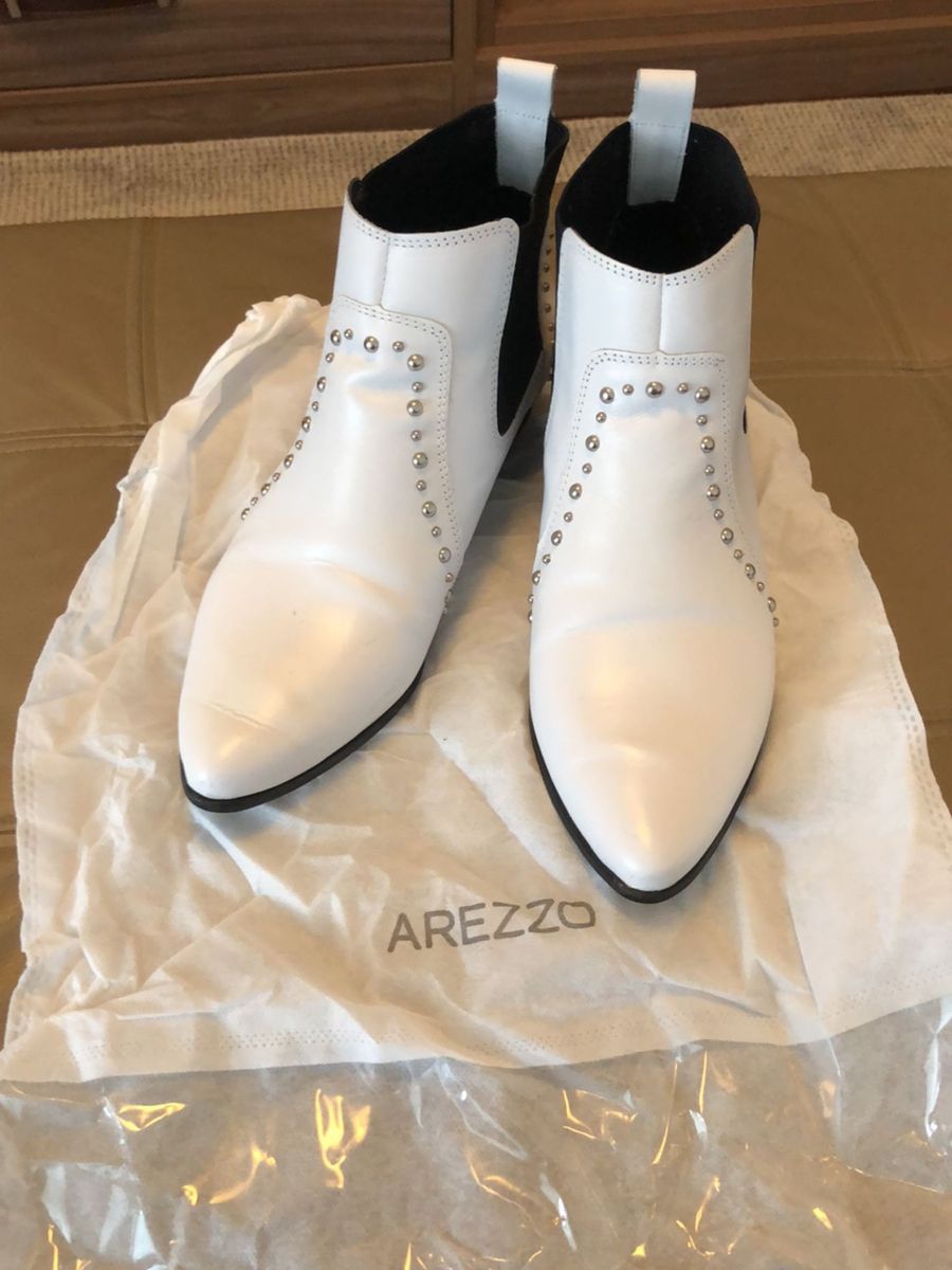 bota branca arezzo