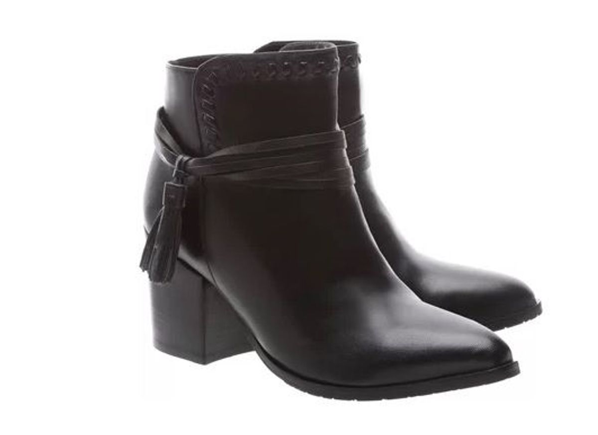 bota arezzo preta cano curto