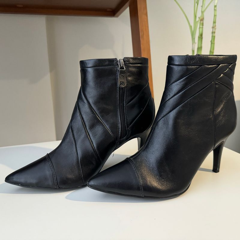 Bota Couro Cano Curto Raphaella Booz Salto Fino Raphaella Booz