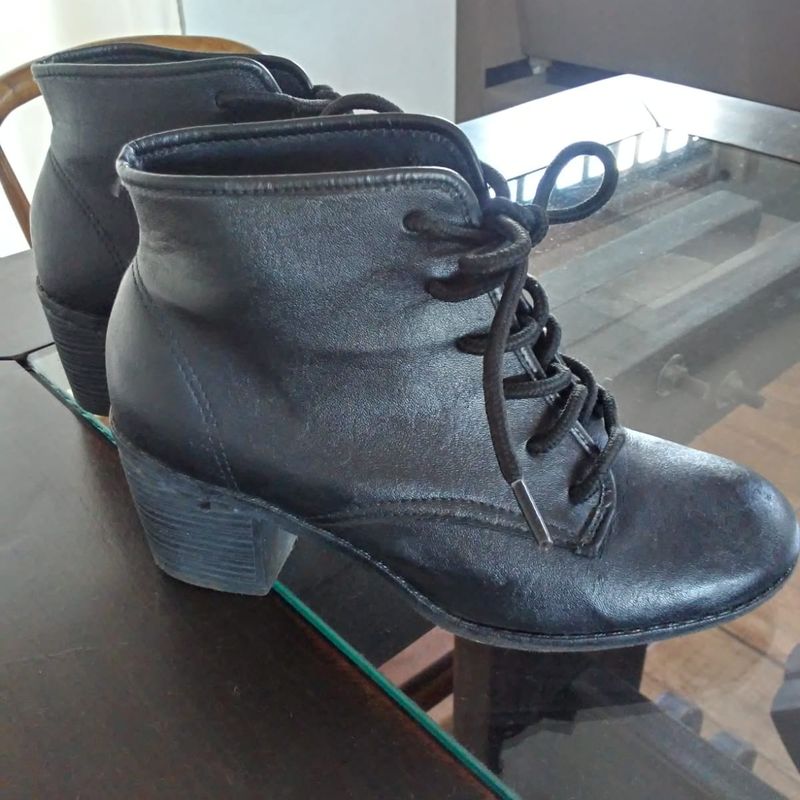 Bota vintage feminina sales preta