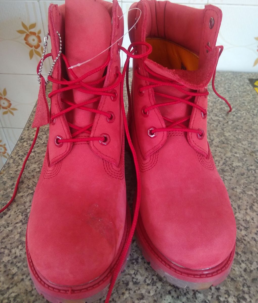 bota timberland vermelha