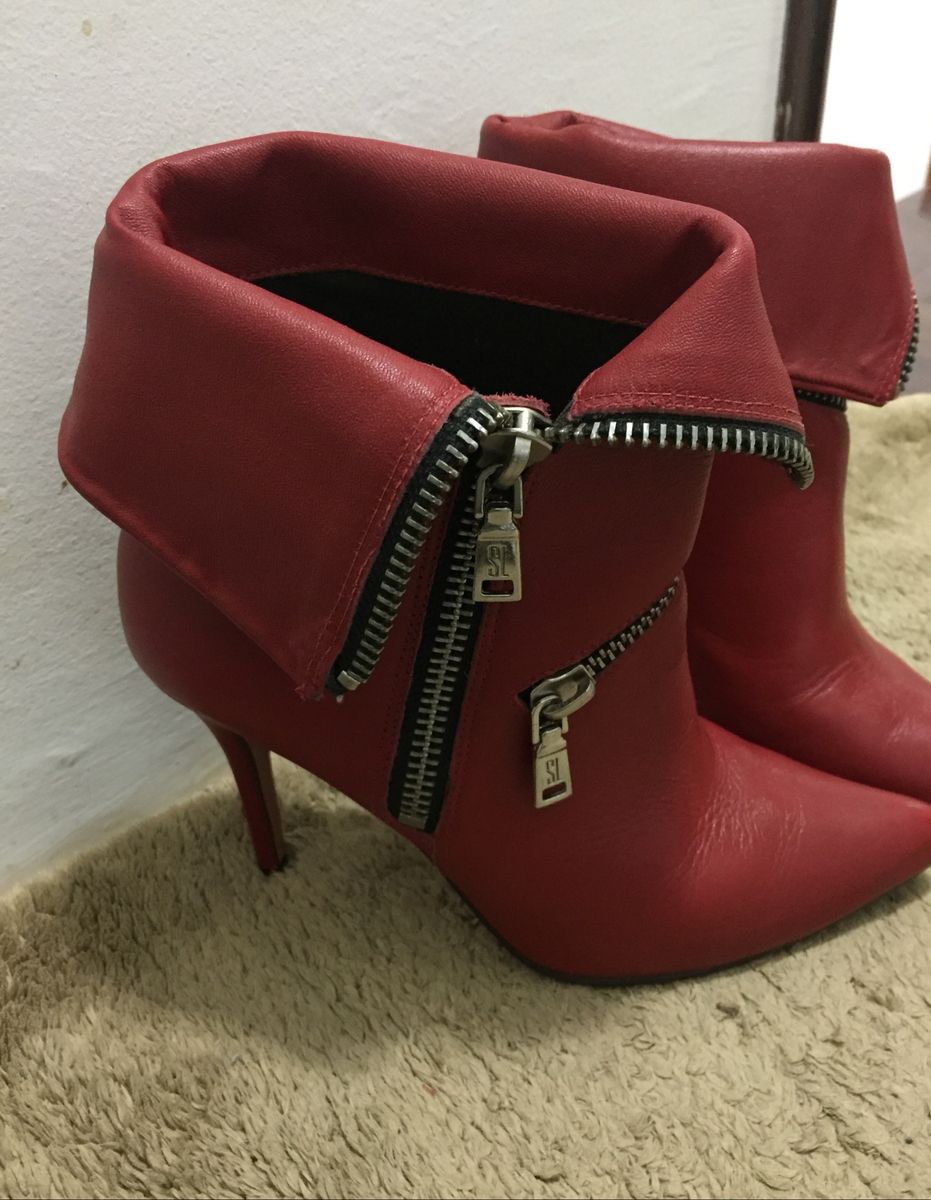 botas de couro vermelha