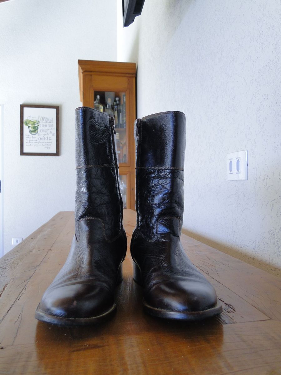bota wrangler cano curto