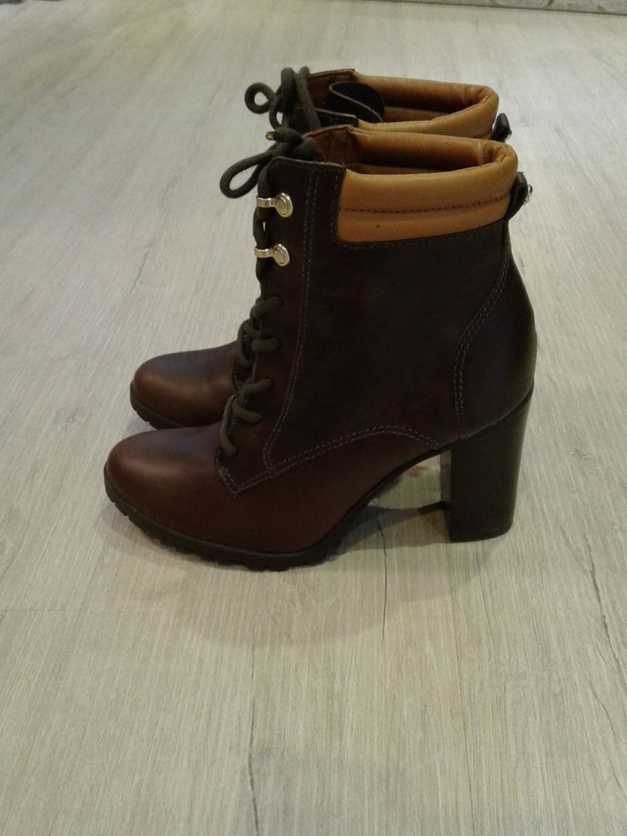 bota cravo e canela cadarço