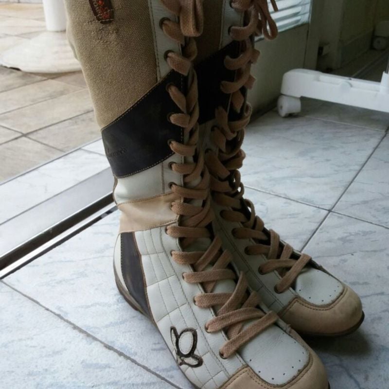 Bota cano longo cravo fashion e canela