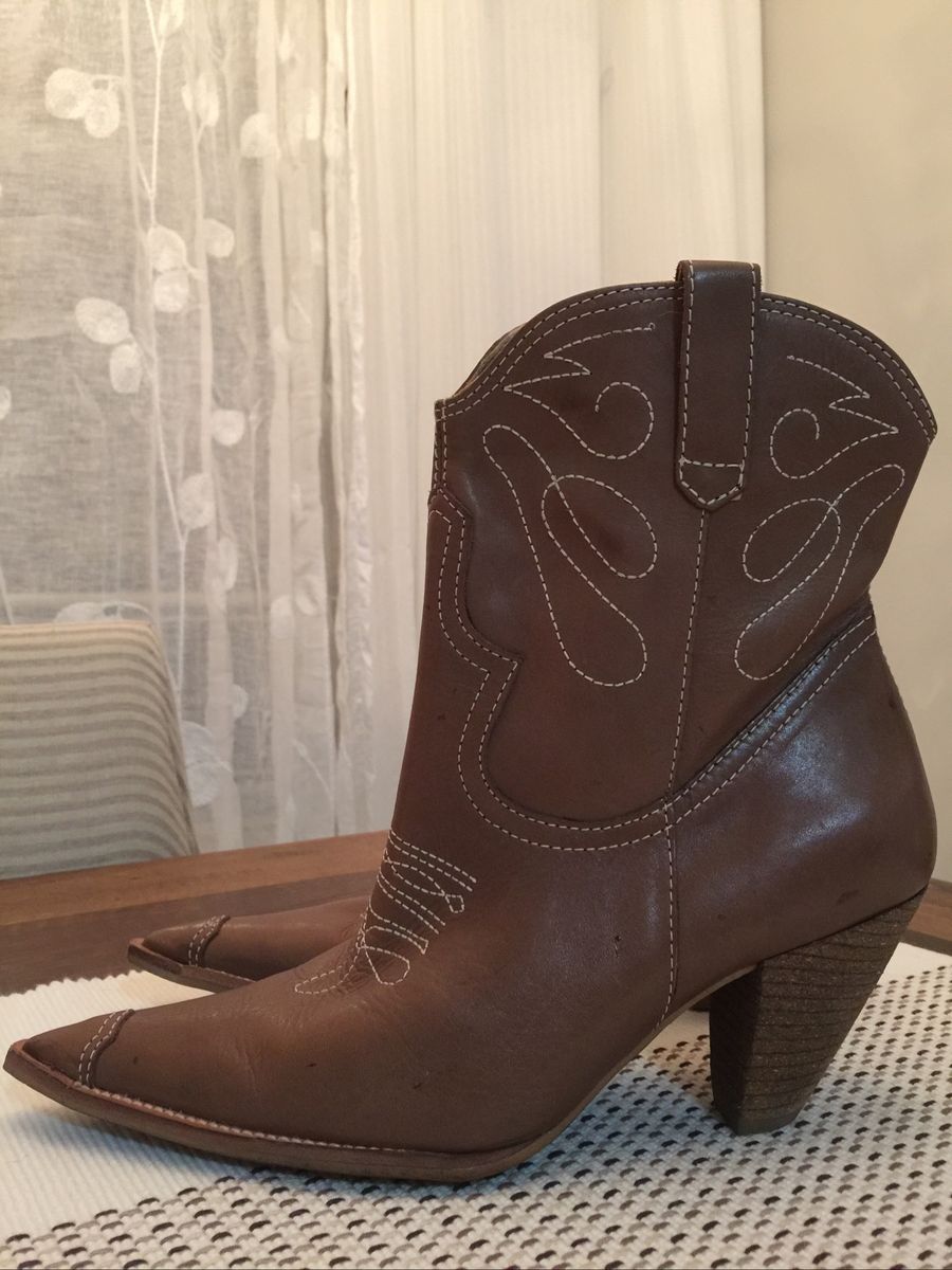 bota cravo e canela couro