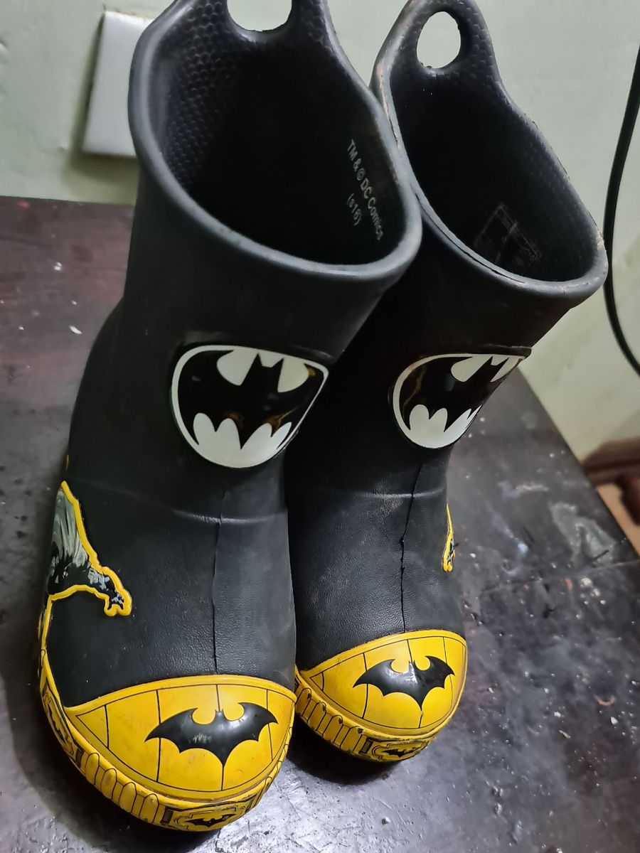 bota crocs batman