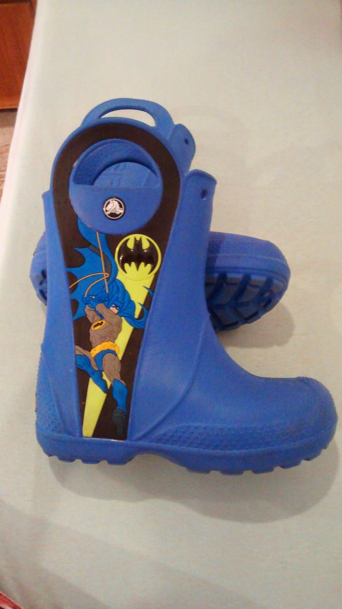 bota crocs batman