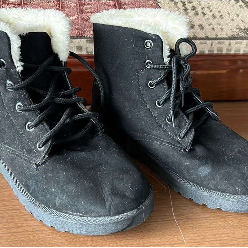 Bota preta com pelinho cheap