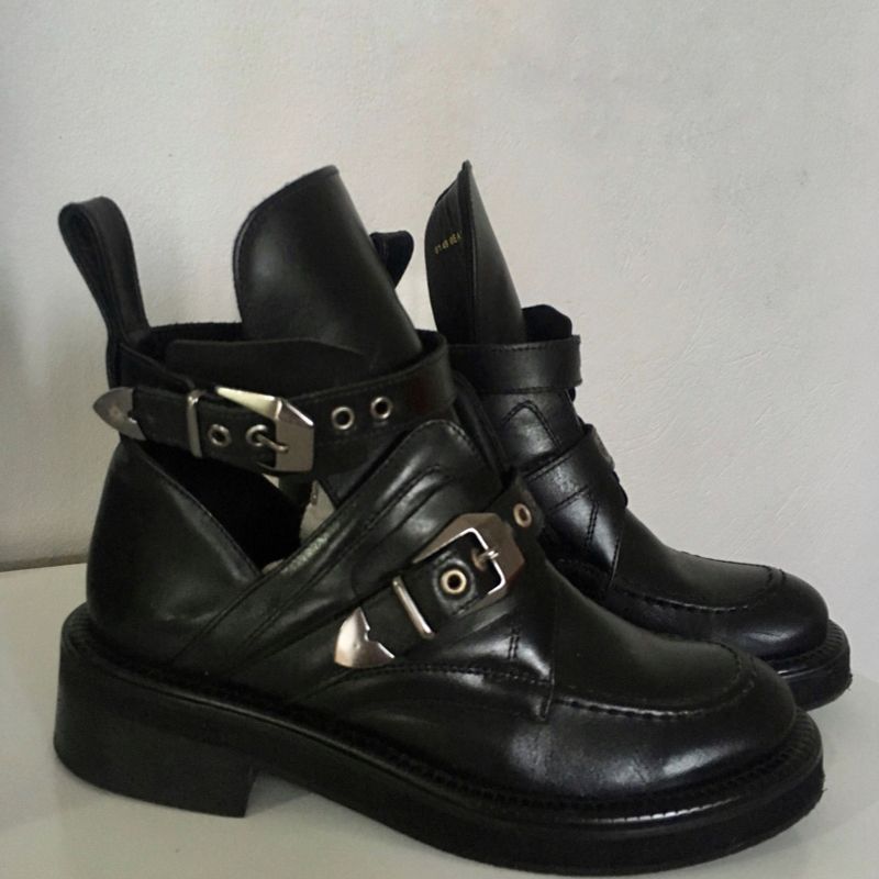 Bota cut hot sale out santa lolla