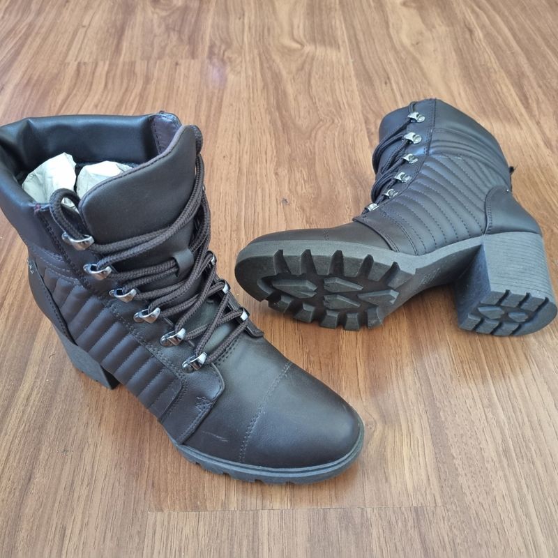 Bota Dakota de Couro Marrom Cano Médio Salto Tratorado Dakota