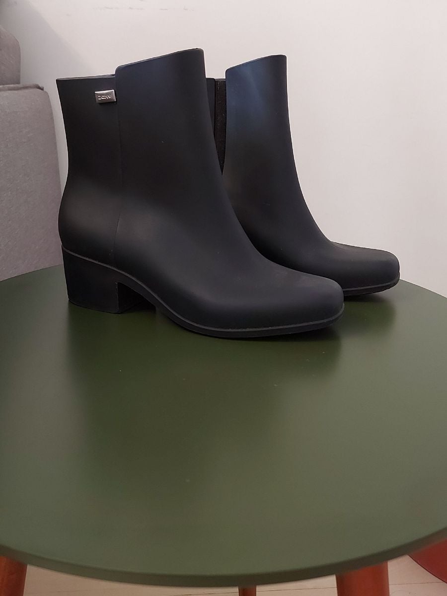 Bota de Borracha Cano Curto 35 | Bota Feminina Renner Usado 71564310 ...