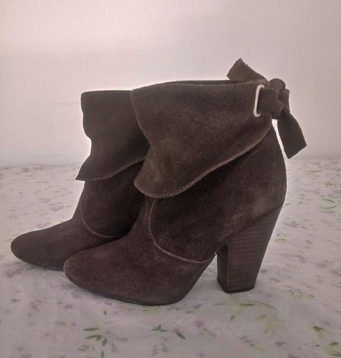 bota de camurça cano curto