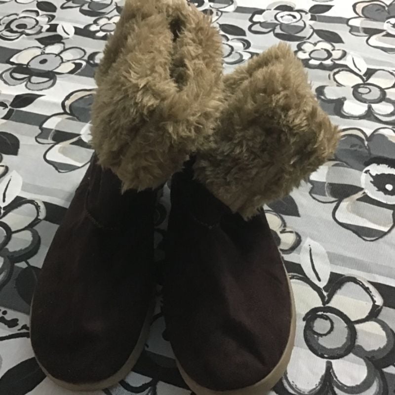 Bota de camurça store com pelo dentro