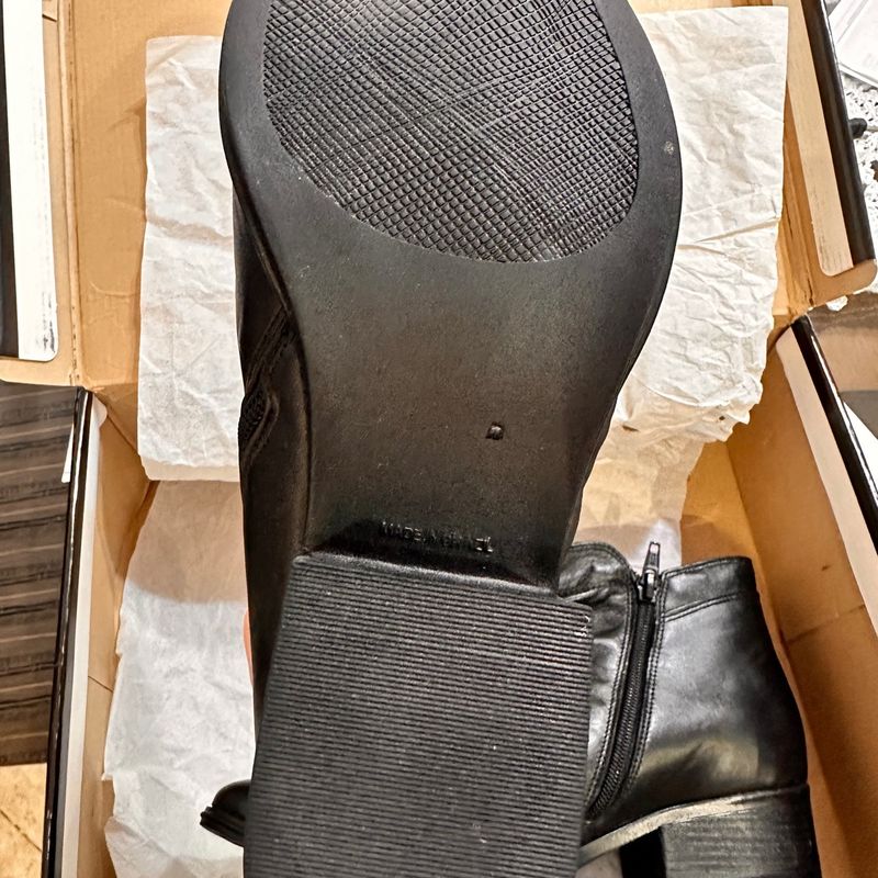 Bota de Cano Curto Preta em Couro Puro Bota Feminina Calcados