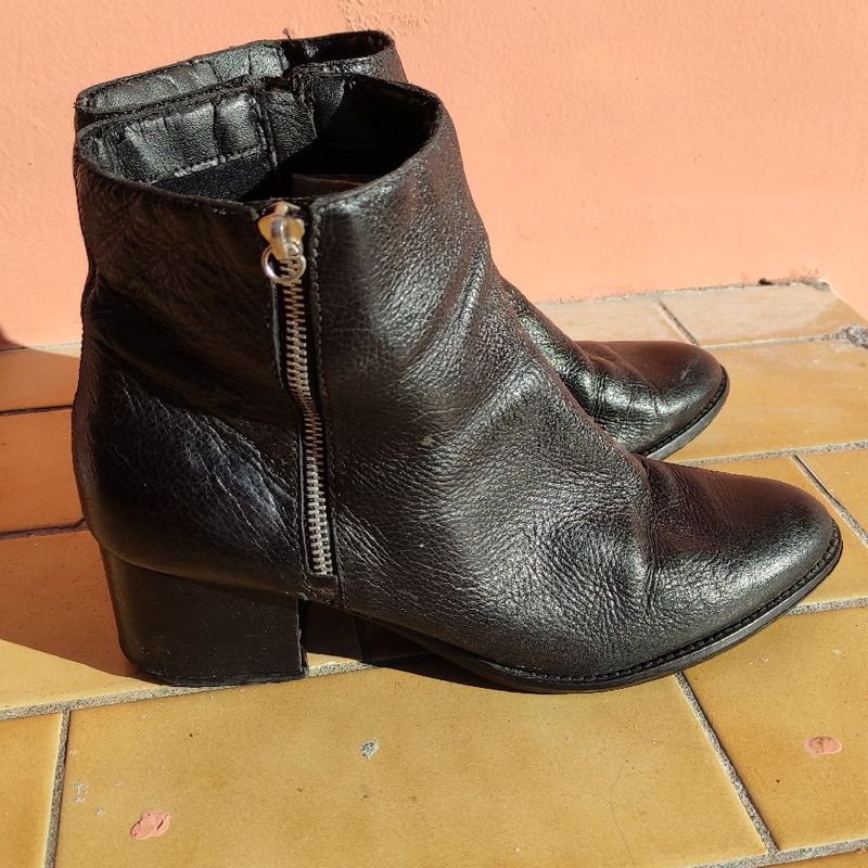 Bota de Couro Arezzo Cano Curto Salto Grosso Preto Bota Feminina