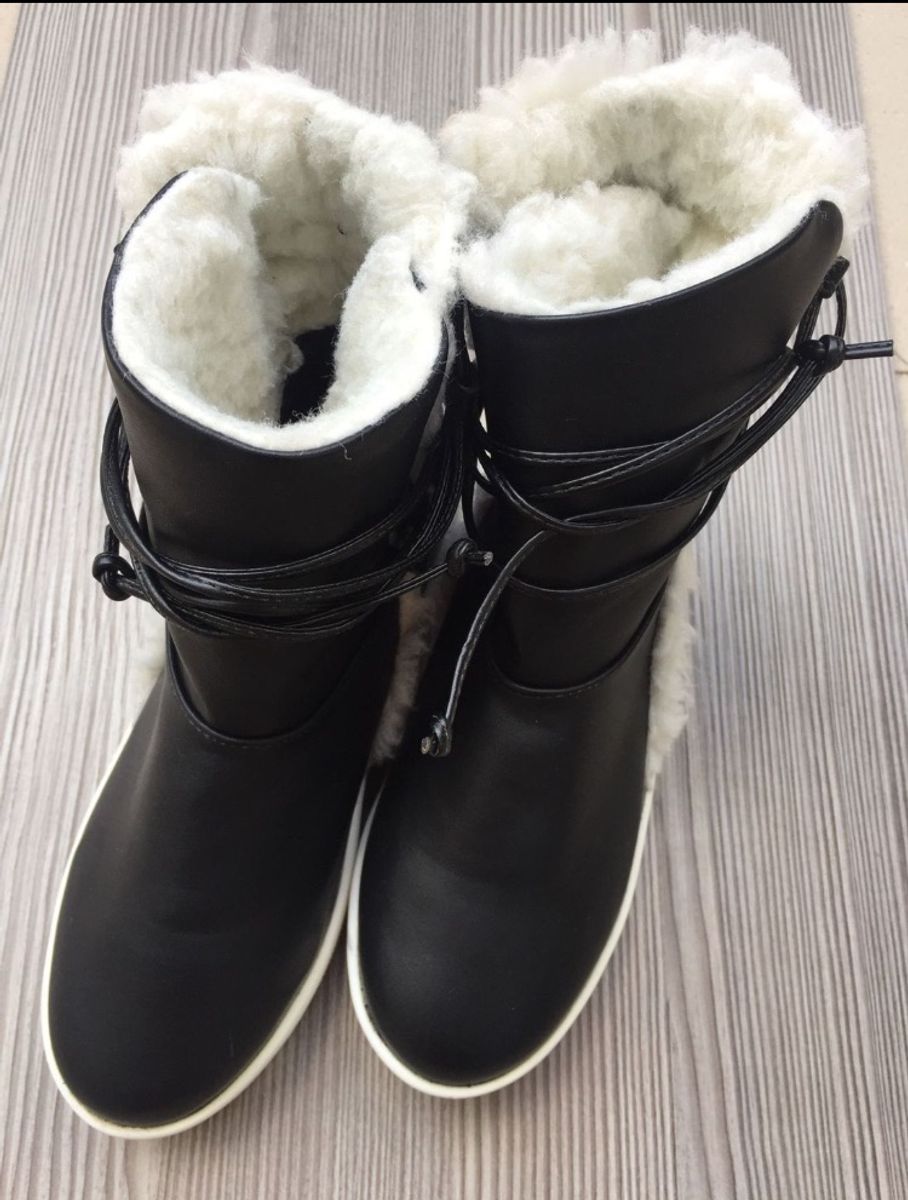bota de couro com pelo