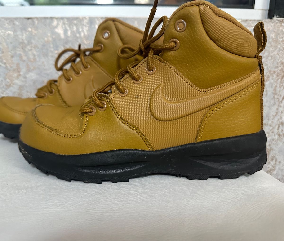 Bota best sale couro nike