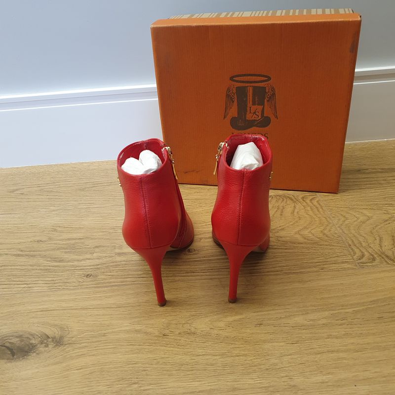 Bota de Couro Vermelha Bota Feminina Loucos Santos Usado 87081568  enjoei