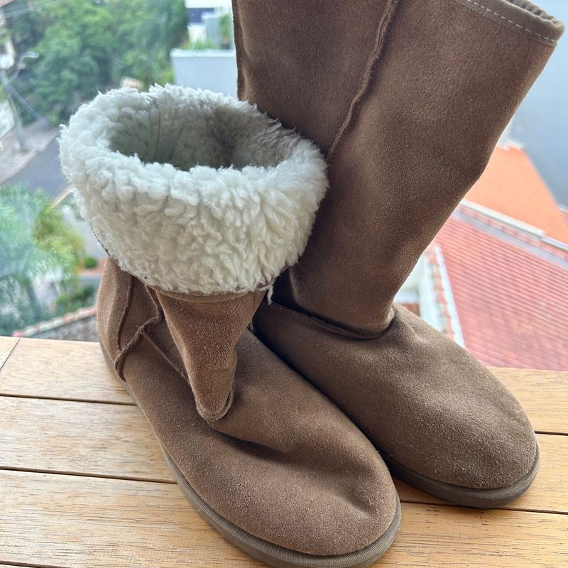 Bota couro camurça com pelinho hot sale caramelo kipling