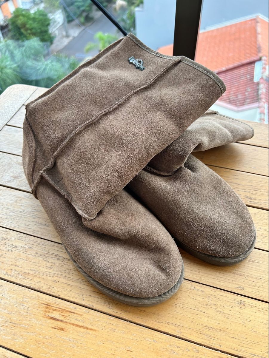 Bota couro camurça com pelinho store caramelo kipling