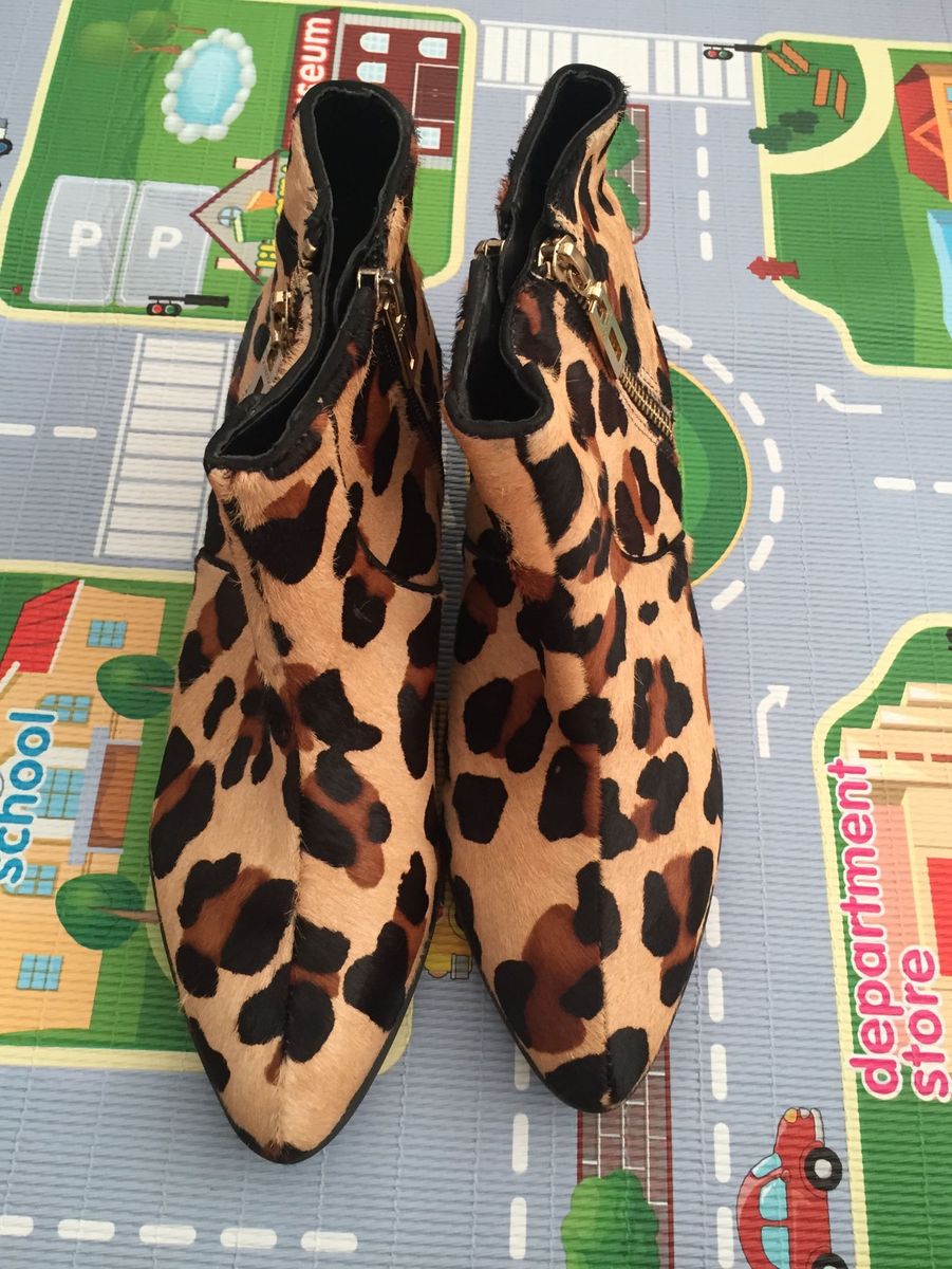 bota schutz onça