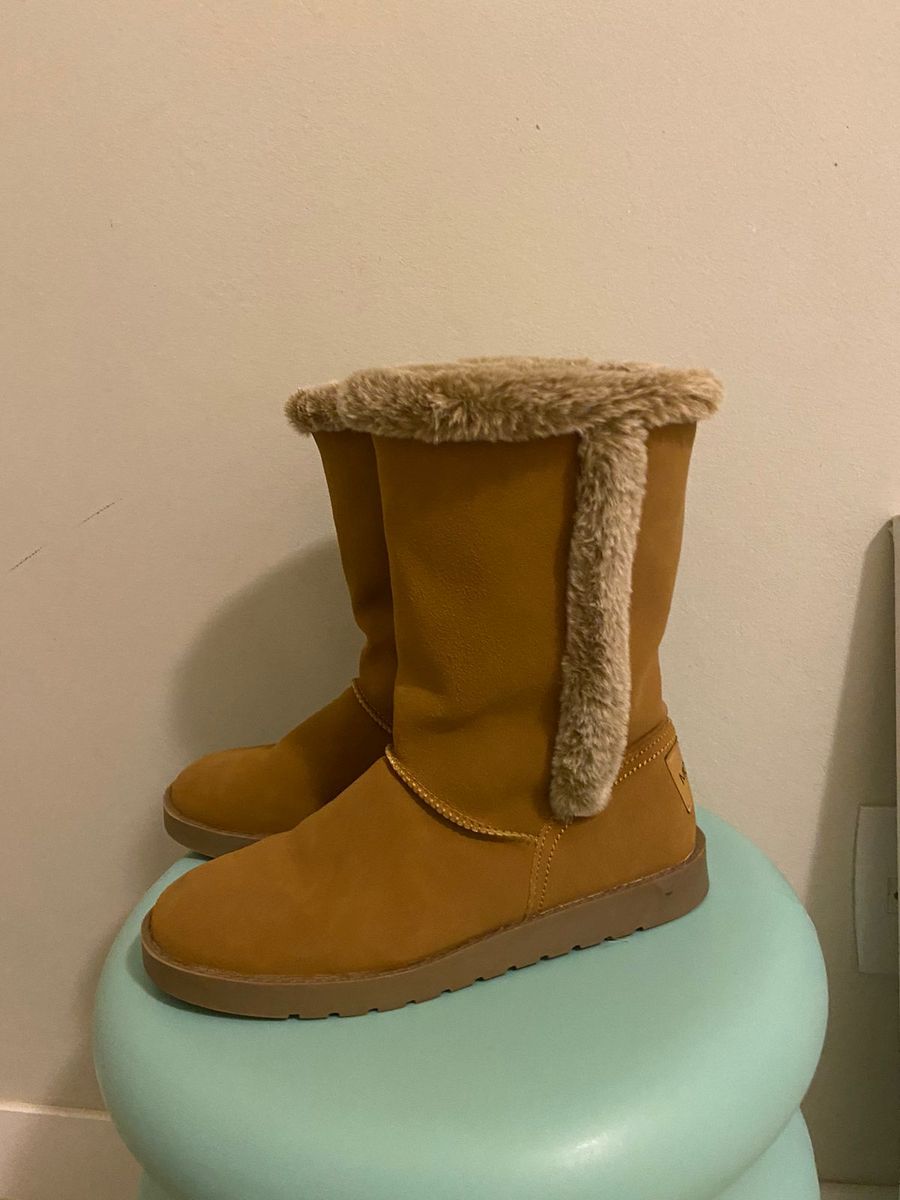 Bota de hot sale pelinho ugg