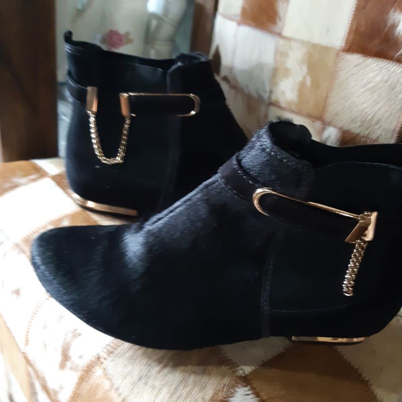 Bota best sale com pelinhos