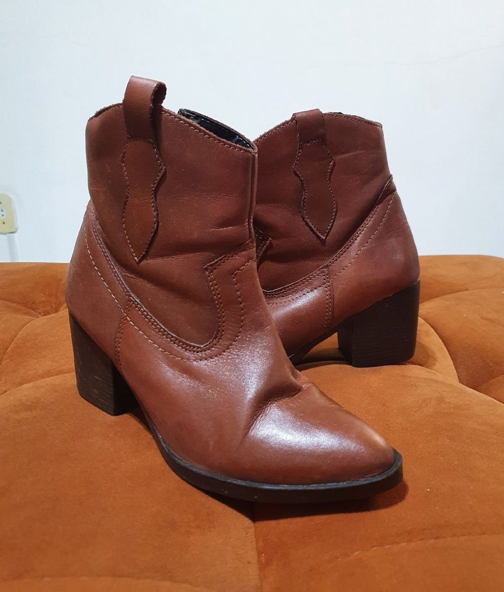 Bota Em Couro Cano Curto Lisa Bota Feminina Sonho Dos Pes Usado