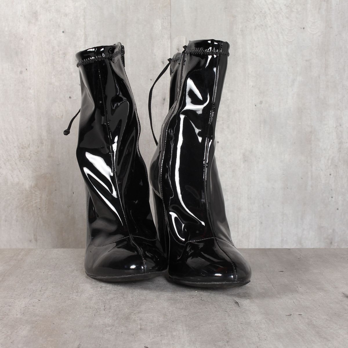 bota preta envernizada