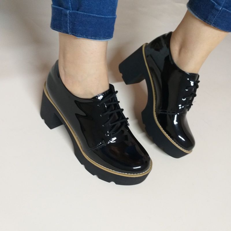 Bota Feminina Oxford Preto Verniz Cano Baixo com Cadarço Salto Médio Meia  Pata Tratorado Bota Feminina Nunca Usado 87723414 enjoei
