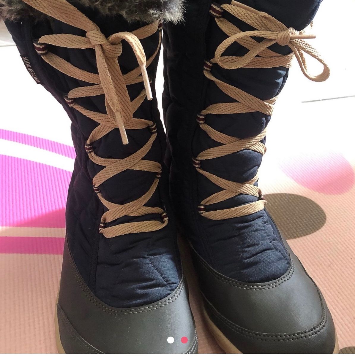 bota quechua feminina neve