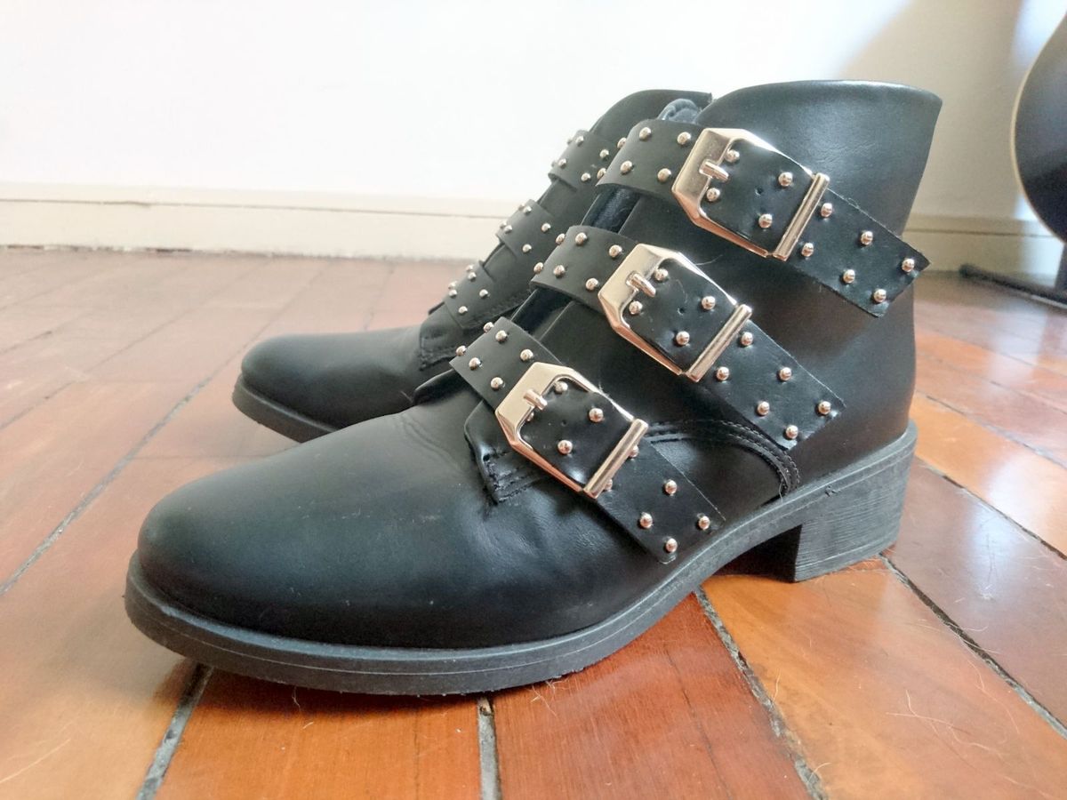 bota fivelas - botas akazzo