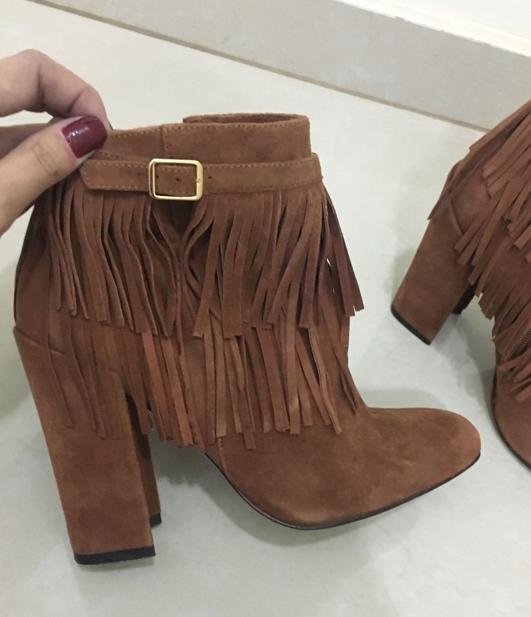 bota feminina com franja