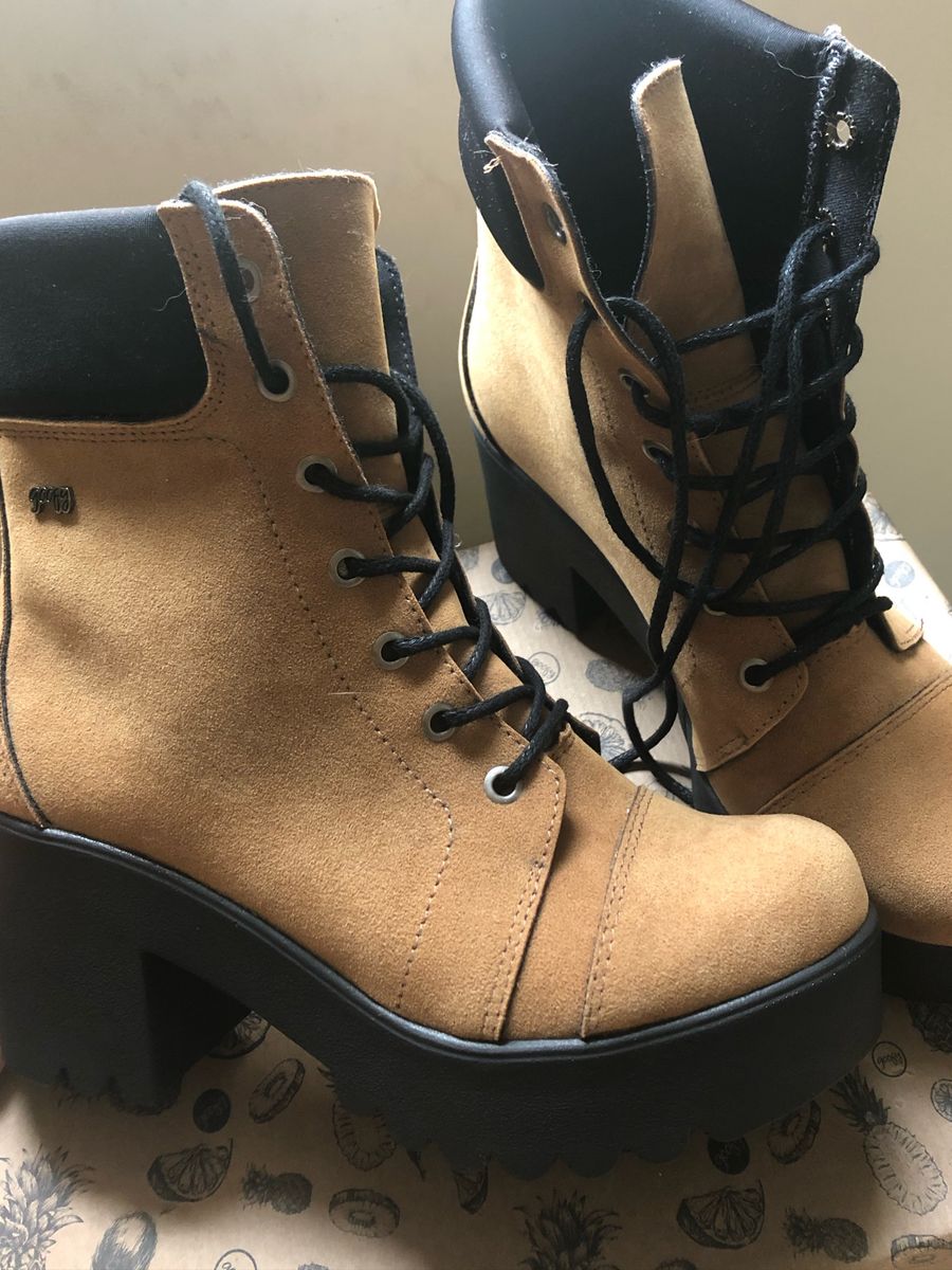 bota goofy caramelo