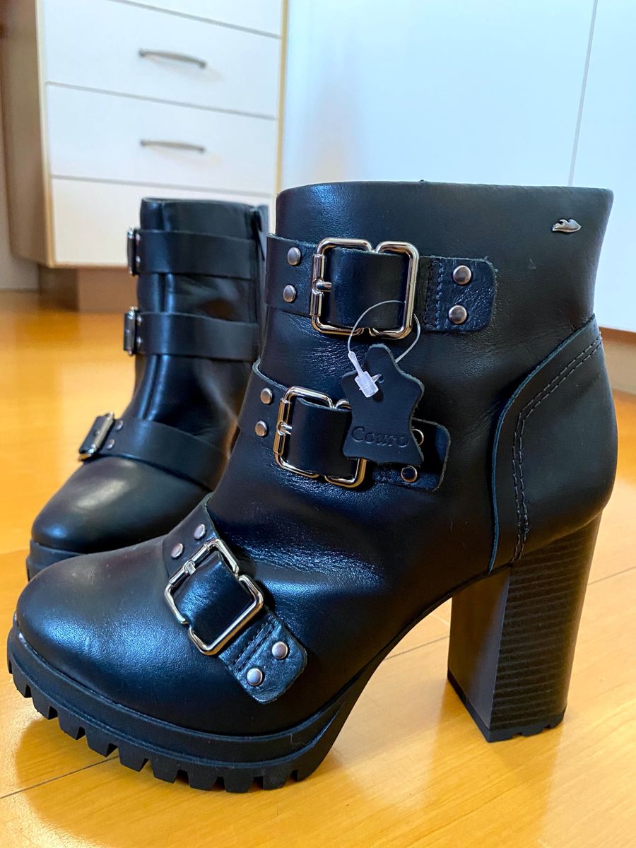 bota gotica feminina