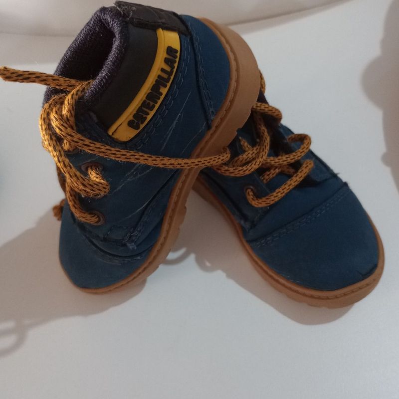 Bota infantil best sale masculina caterpillar