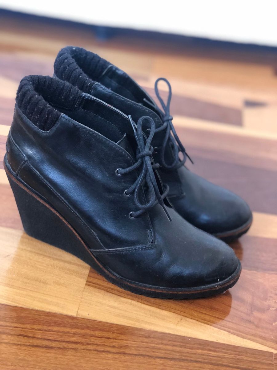 botas femininas em promoção cano curto