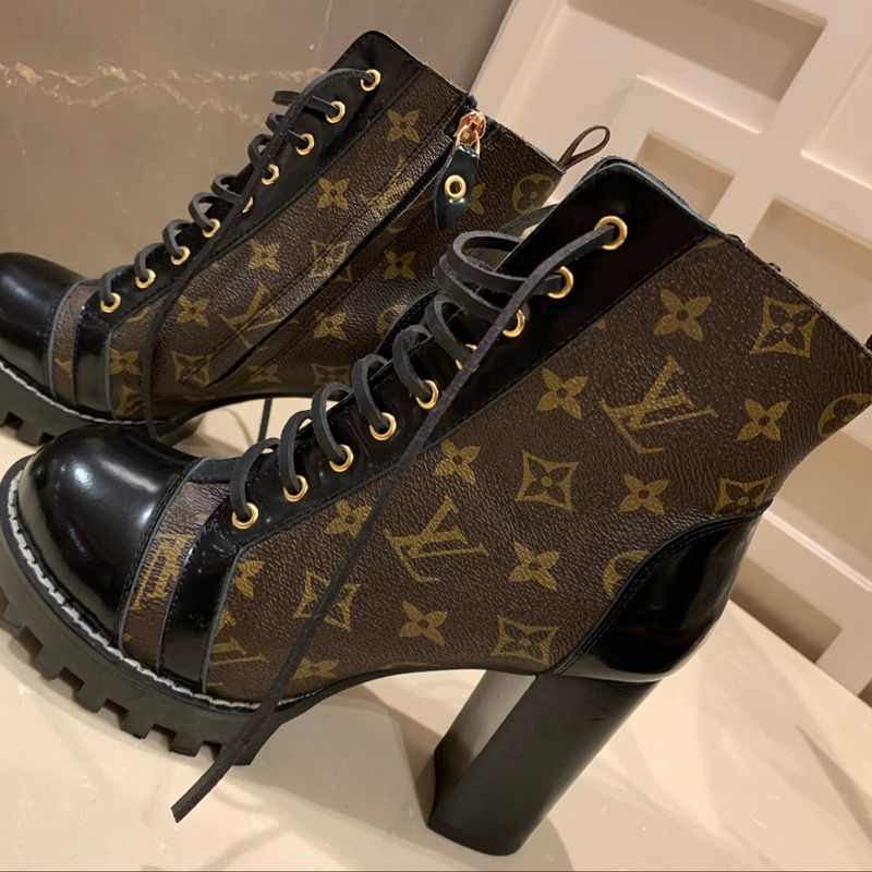 BOTA LOUIS VUITTON MONOGRAM STAR TRAIL ANKLE BOOTS MARROM 36