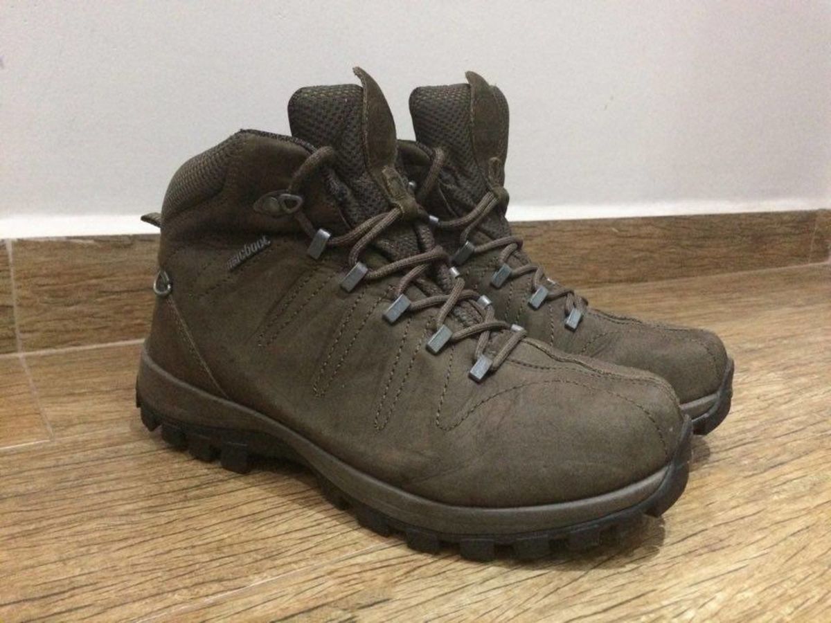 bota masculina escalada