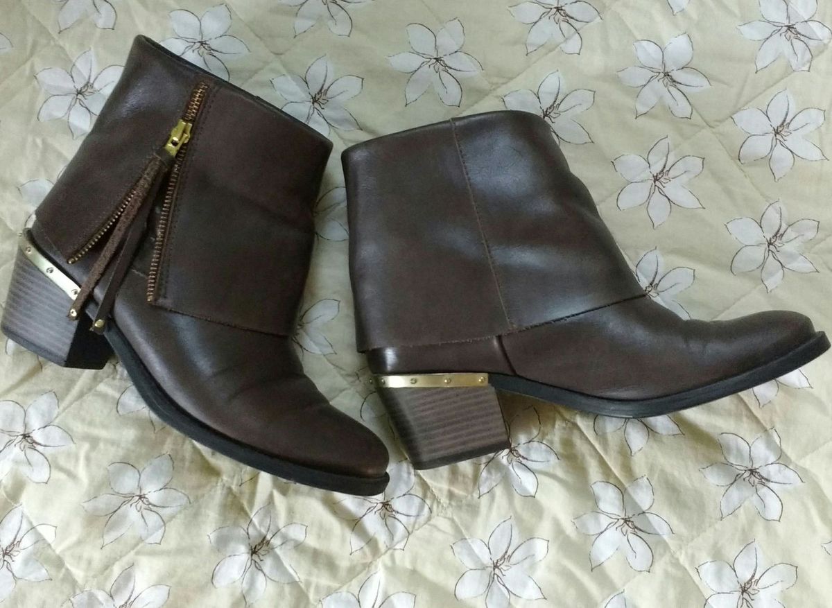 bota marrom cravo e canela