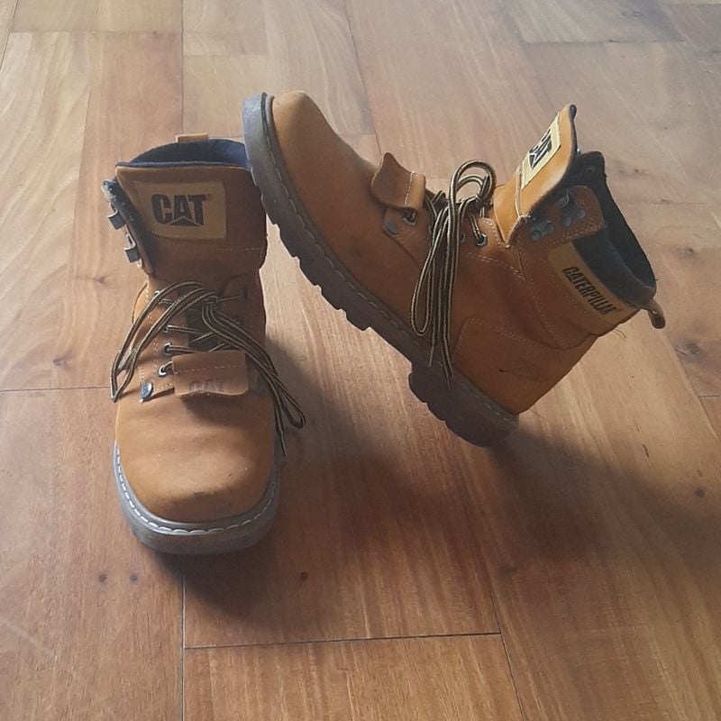 Bota Masculina Caterpillar em Couro Marrom