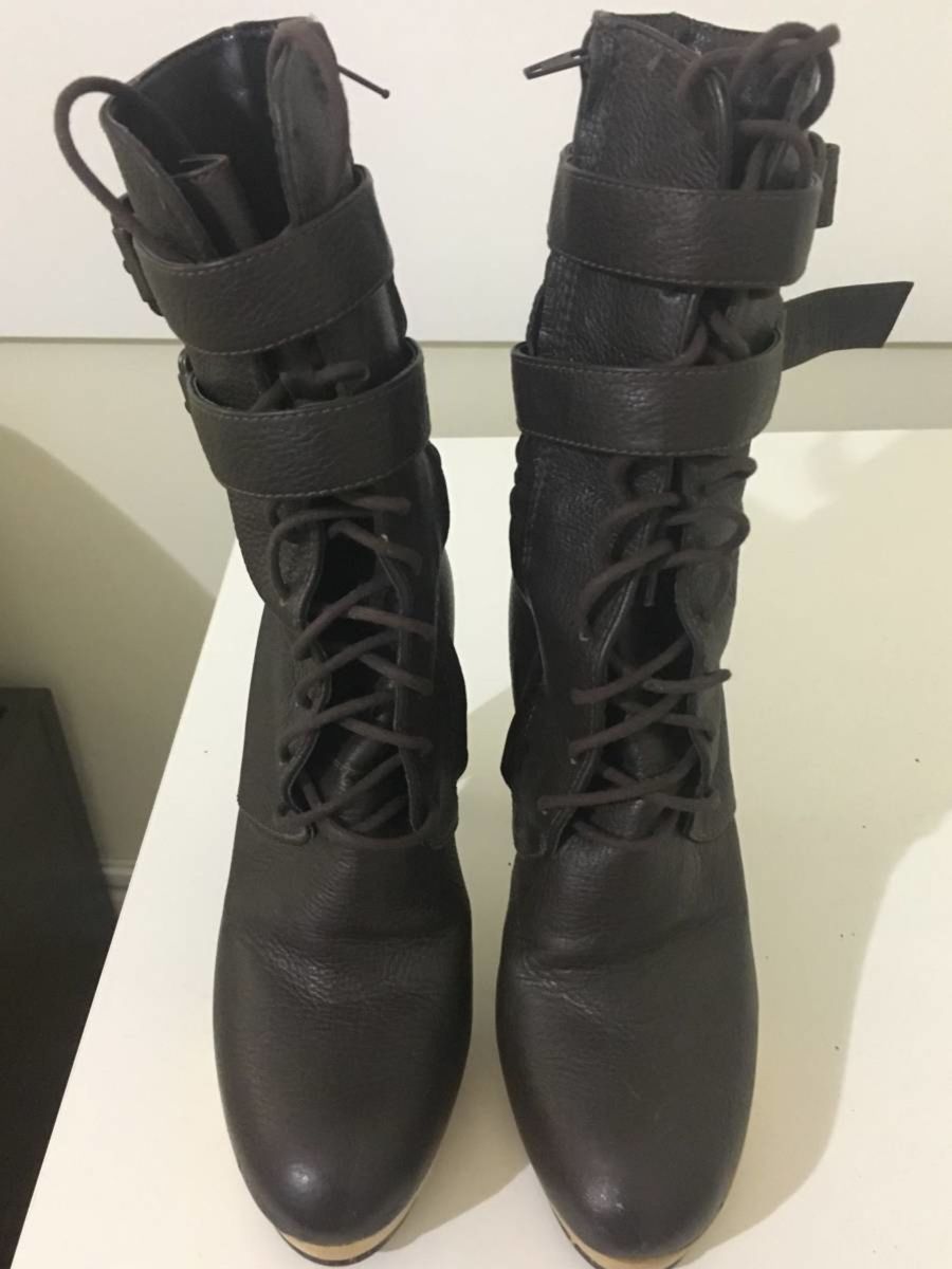 bota cano alto de cadarço